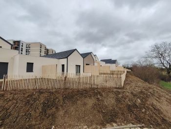 Mise en place de panneaux bois et d'une clôture en ganivelles - Paysages & Environnement